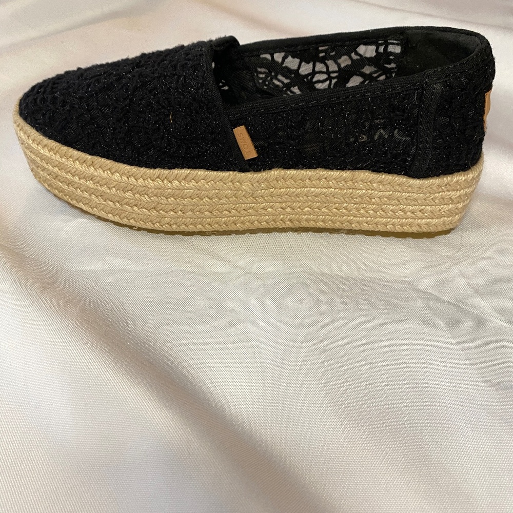 women's slip-on flat featuring a 1.5-inch rope-wrapped platform